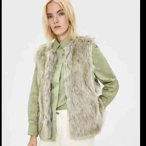Bershka faux fur vest S​